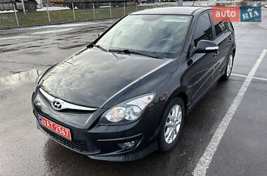 Хэтчбек Hyundai i30 2011 в 