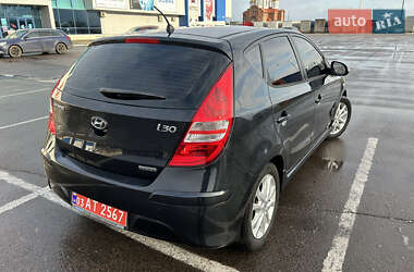 Хэтчбек Hyundai i30 2011 в 