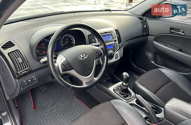 Хэтчбек Hyundai i30 2011 в 