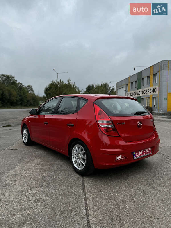 Хэтчбек Hyundai i30 2010 в Вознесенске