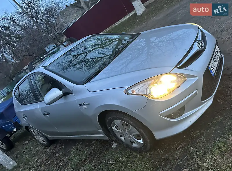 Хетчбек Hyundai i30 2011 в 