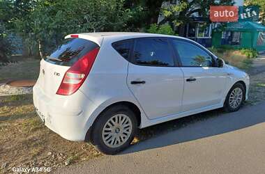 Хэтчбек Hyundai i30 2010 в 