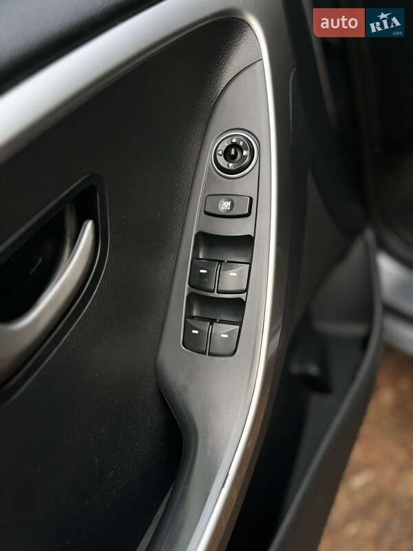 Хэтчбек Hyundai i30 2013 в Чугуеве