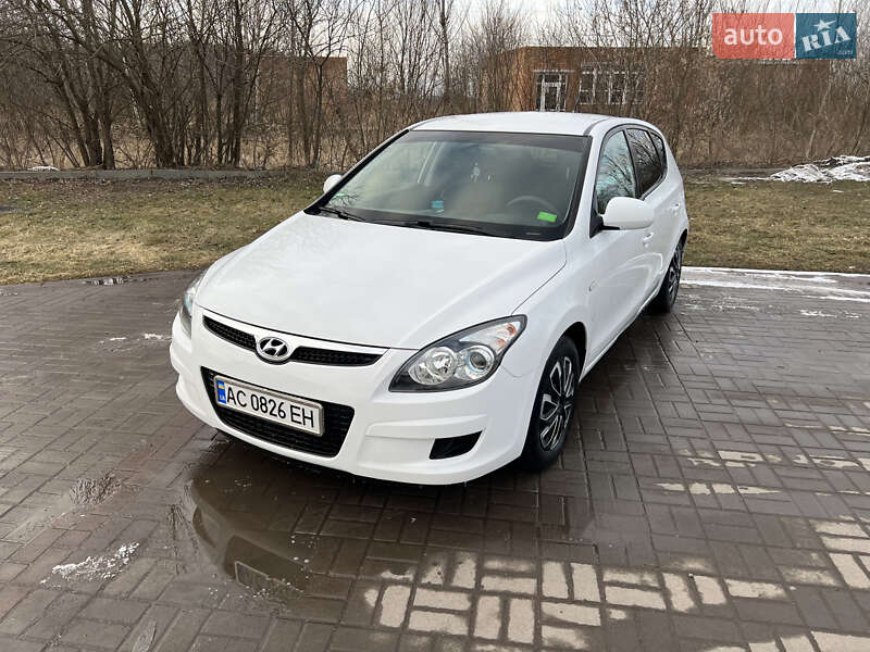 Хэтчбек Hyundai i30 2009 в 