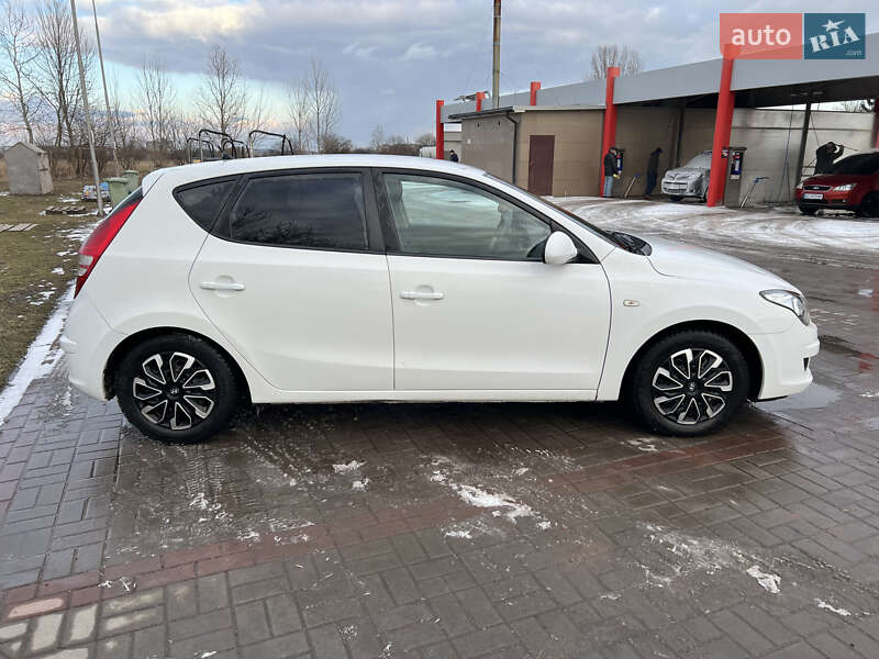 Хэтчбек Hyundai i30 2009 в Нововолынске фото 5 Хэтчбек Hyundai i30 2009 в Нововолынске