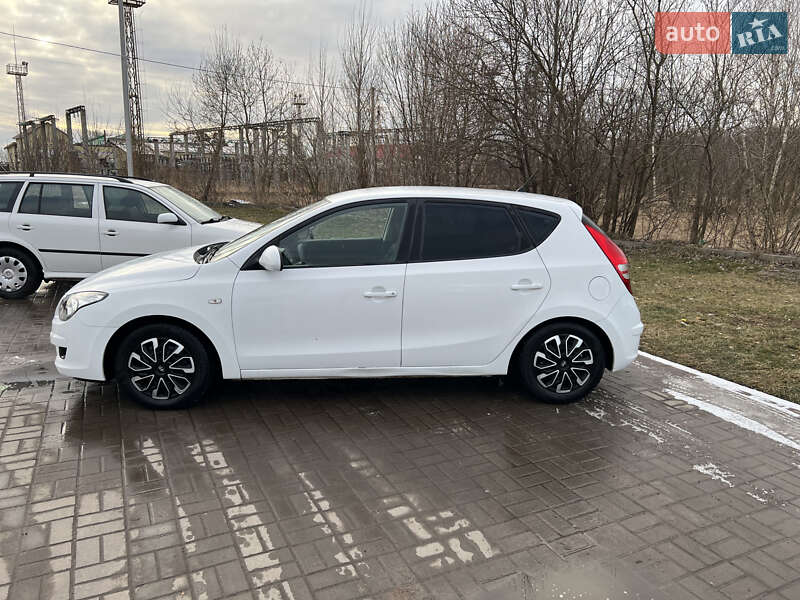 Хэтчбек Hyundai i30 2009 в Нововолынске фото 6 Хэтчбек Hyundai i30 2009 в Нововолынске