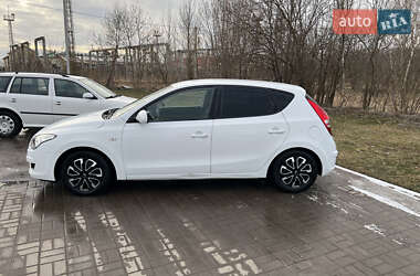 Хэтчбек Hyundai i30 2009 в 