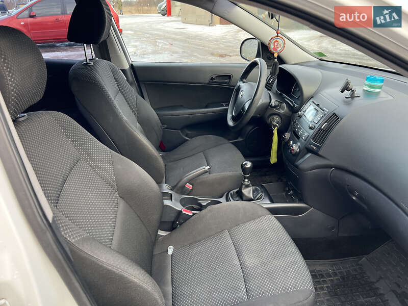 Хэтчбек Hyundai i30 2009 в Нововолынске фото 15 Хэтчбек Hyundai i30 2009 в Нововолынске