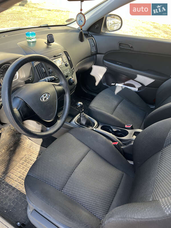 Хэтчбек Hyundai i30 2009 в Нововолынске фото 10 Хэтчбек Hyundai i30 2009 в Нововолынске