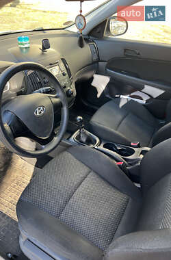 Хэтчбек Hyundai i30 2009 в 
