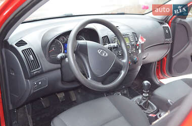 Хэтчбек Hyundai i30 2008 в 