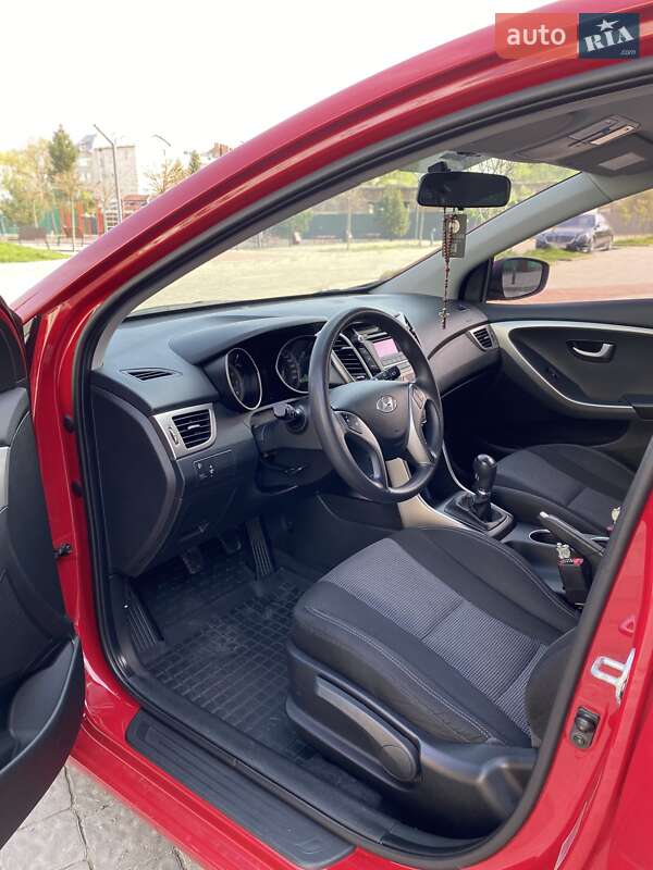 Хэтчбек Hyundai i30 2013 в Ивано-Франковске