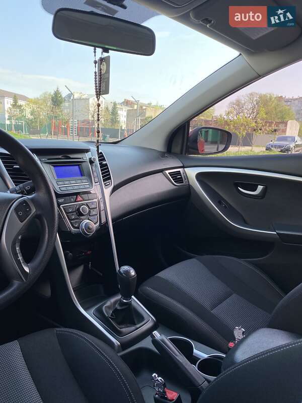 Хэтчбек Hyundai i30 2013 в Ивано-Франковске