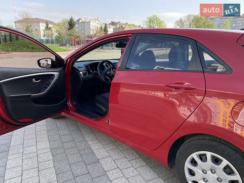 Хэтчбек Hyundai i30 2013 в Ивано-Франковске