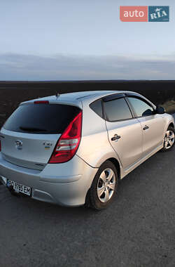 Хэтчбек Hyundai i30 2011 в 