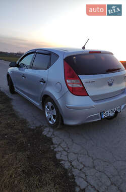 Хэтчбек Hyundai i30 2011 в 