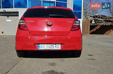 Хэтчбек Hyundai i30 2010 в 