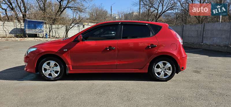 Хэтчбек Hyundai i30 2010 в Харькове