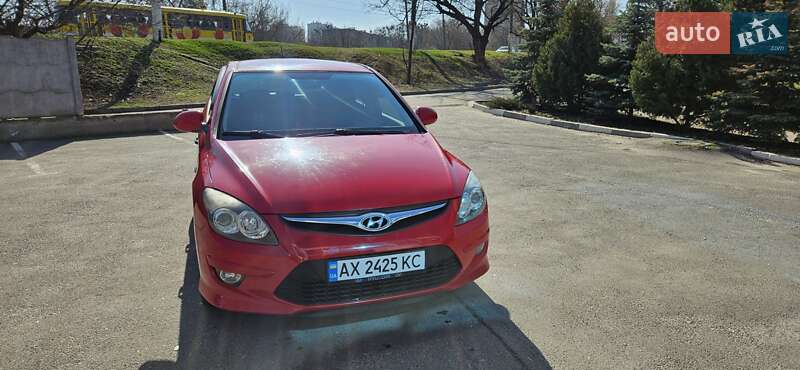 Хэтчбек Hyundai i30 2010 в Харькове