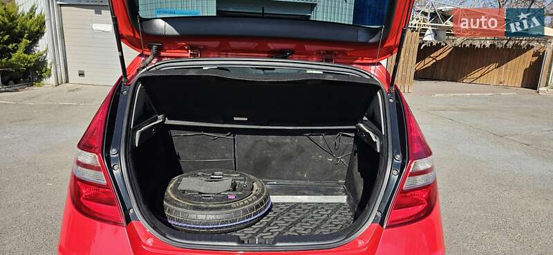 Хэтчбек Hyundai i30 2010 в Харькове