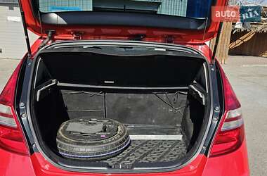 Хэтчбек Hyundai i30 2010 в 