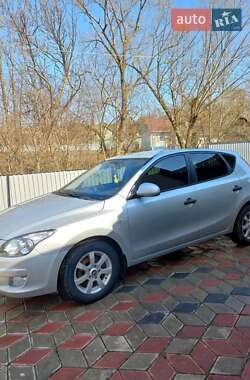 Хэтчбек Hyundai i30 2010 в 