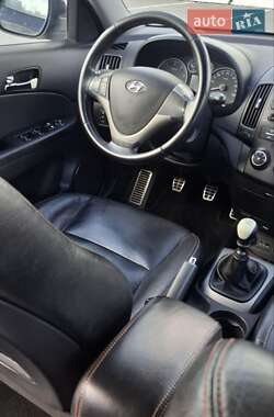 Хэтчбек Hyundai i30 2010 в 