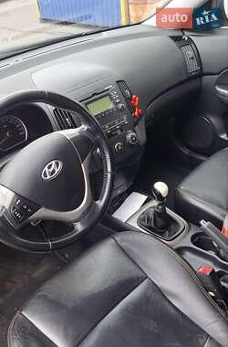 Хэтчбек Hyundai i30 2010 в 
