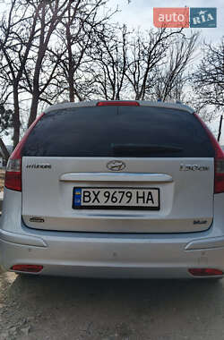 Универсал Hyundai i30 2011 в Новой Ушице