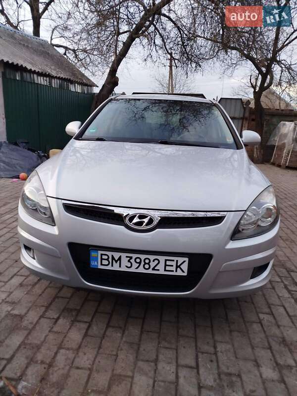 Хетчбек Hyundai i30 2009 в 