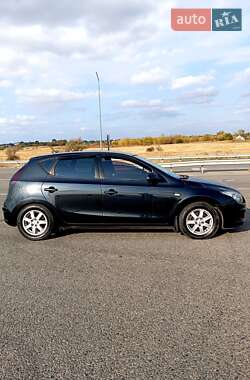 Хэтчбек Hyundai i30 2009 в 