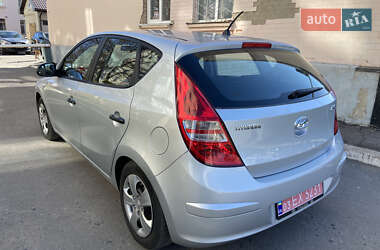 Хетчбек Hyundai i30 2010 в 