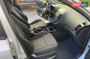 Хетчбек Hyundai i30 2010 в 