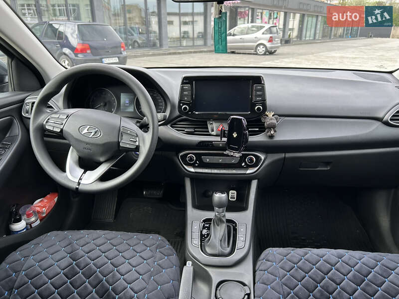 Хэтчбек Hyundai i30 2023 в Ужгороде