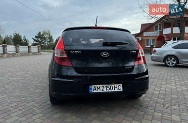 Хэтчбек Hyundai i30 2010 в 