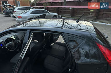 Хэтчбек Hyundai i30 2010 в 