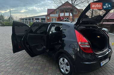 Хэтчбек Hyundai i30 2010 в 