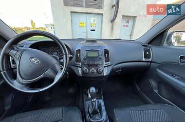 Хетчбек Hyundai i30 2011 в 