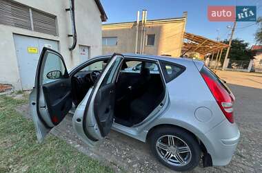 Хетчбек Hyundai i30 2011 в 