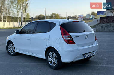 Хэтчбек Hyundai i30 2011 в 