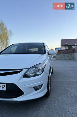 Хэтчбек Hyundai i30 2011 в 