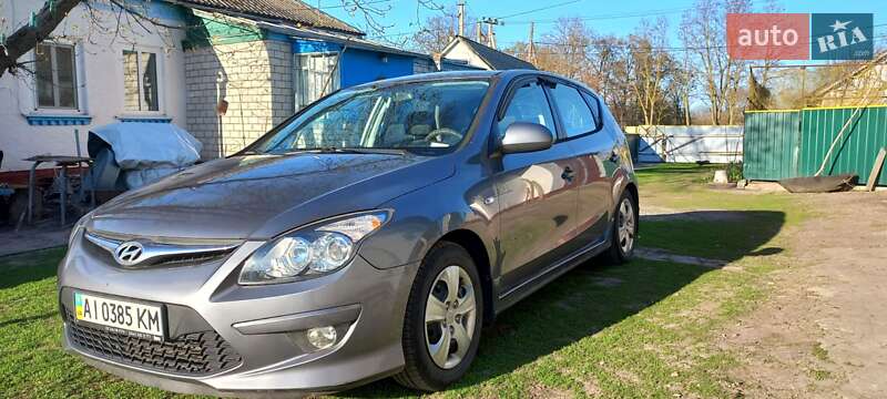 Хэтчбек Hyundai i30 2011 в Покровском