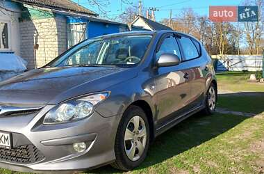 Хэтчбек Hyundai i30 2011 в 