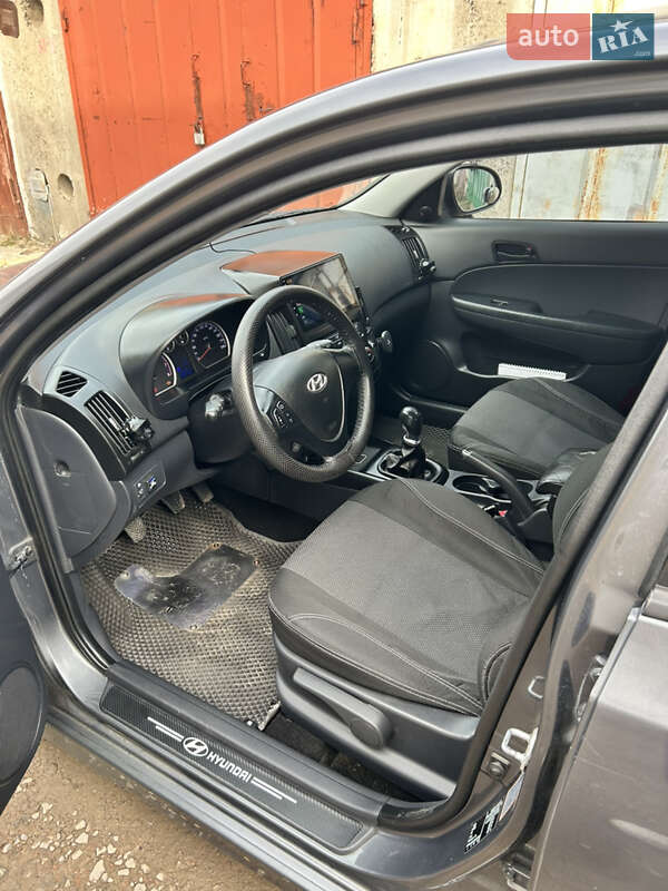 Хэтчбек Hyundai i30 2010 в Харькове