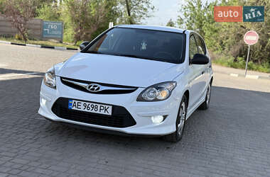 Хэтчбек Hyundai i30 2010 в 