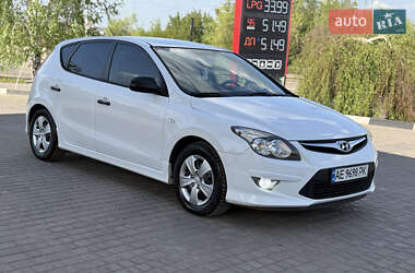 Хэтчбек Hyundai i30 2010 в 