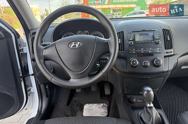 Хэтчбек Hyundai i30 2010 в 