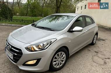 Хэтчбек Hyundai i30 2016 в Черновцах