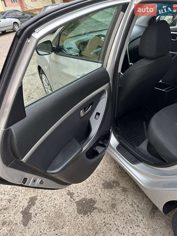 Хетчбек Hyundai i30 2016 в Чернівцях