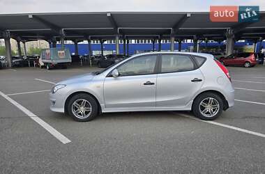 Хетчбек Hyundai i30 2011 в 